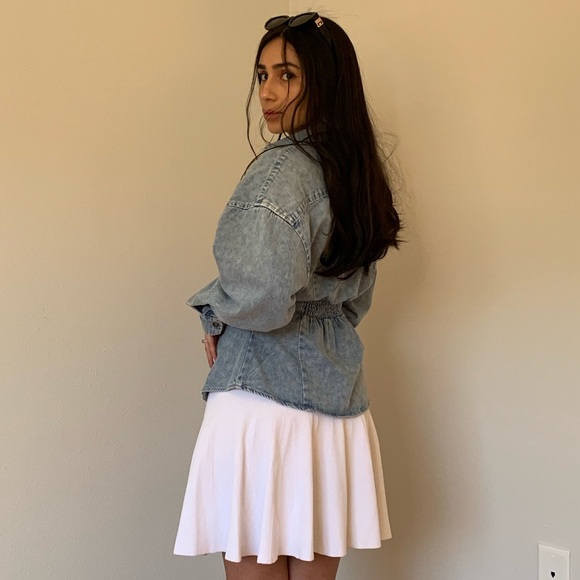 ShopAdira- 90's Denim Oversized button down shirt - Picture 3 of 3